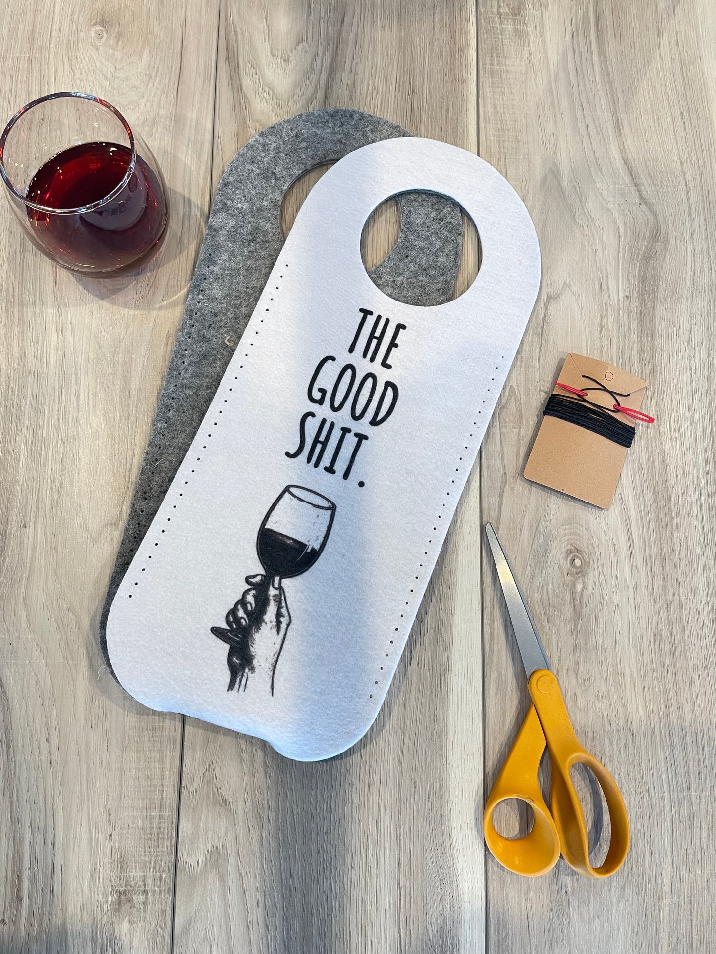 WOOLIGANS DIY Wine Tote Kit – Pre-Cut & Pre-Punched Felt
