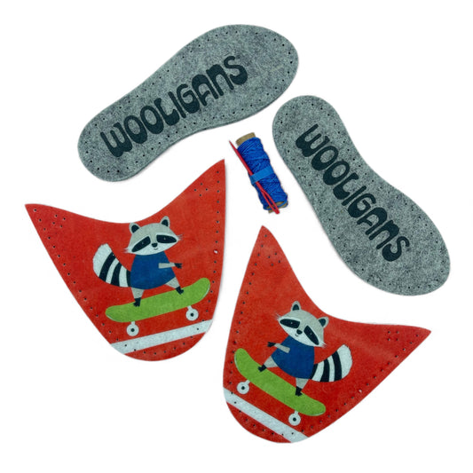 WOOLIGANS KIDS “RAD RACCOON” SLIPPER KIT