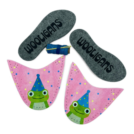 WOOLIGANS KIDS “PARTY FROG” SLIPPER KIT
