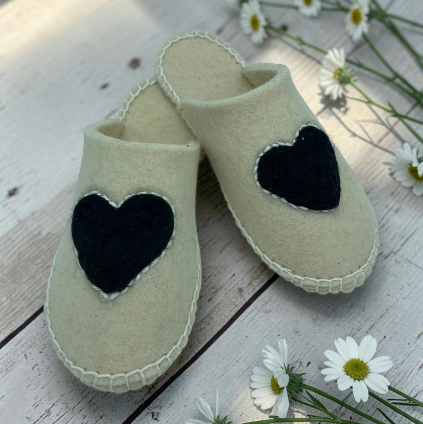WOOLIGANS PURE™ | 100% Natural Wool DIY Slipper Kit